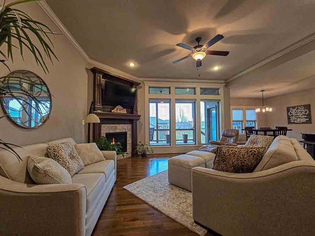 1696 NE Parkwood Drive, Lee's Summit, MO 64064