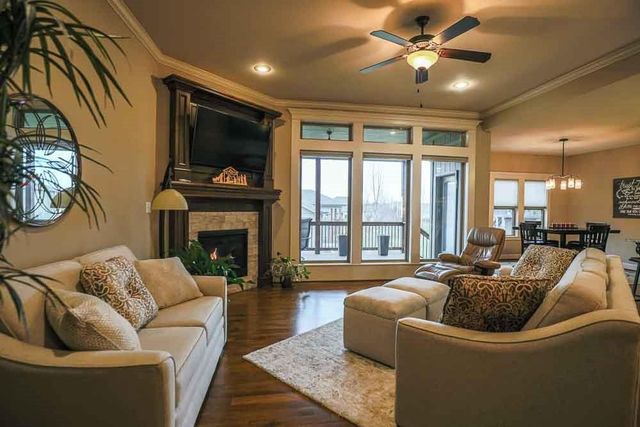 1696 NE Parkwood Drive, Lee's Summit, MO 64064