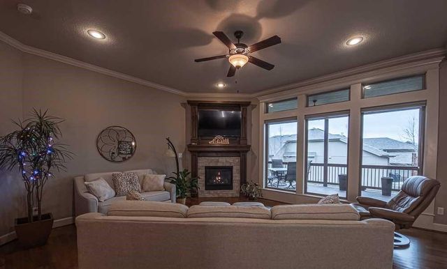 1696 NE Parkwood Drive, Lee's Summit, MO 64064