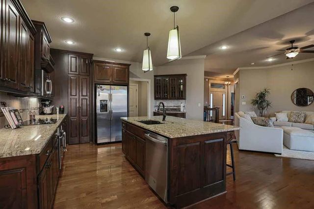 1696 NE Parkwood Drive, Lee's Summit, MO 64064