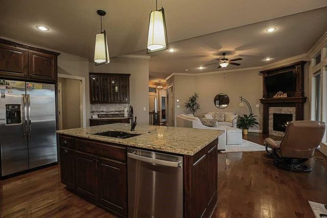 1696 NE Parkwood Drive, Lee's Summit, MO 64064