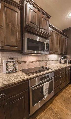 1696 NE Parkwood Drive, Lee's Summit, MO 64064