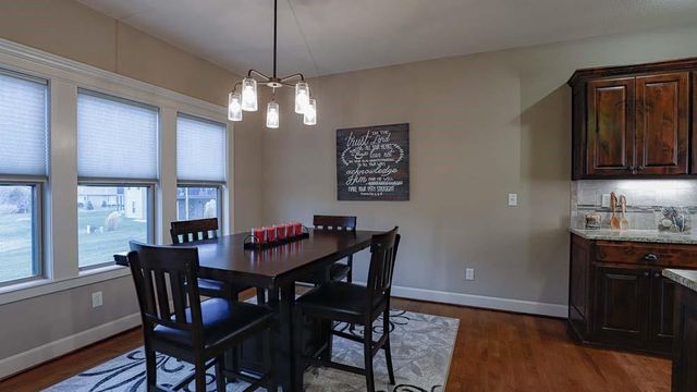 1696 NE Parkwood Drive, Lee's Summit, MO 64064