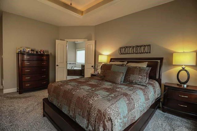 1696 NE Parkwood Drive, Lee's Summit, MO 64064