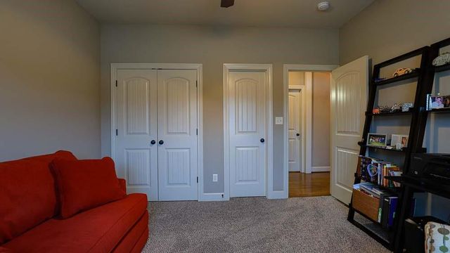 1696 NE Parkwood Drive, Lee's Summit, MO 64064