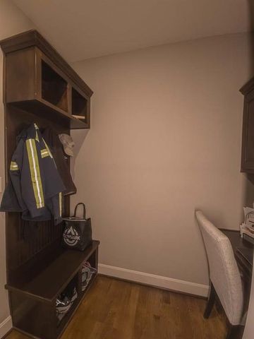 1696 NE Parkwood Drive, Lee's Summit, MO 64064