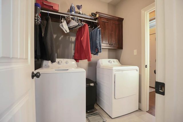 1696 NE Parkwood Drive, Lee's Summit, MO 64064