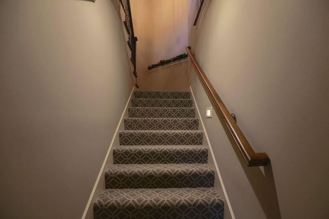 1696 NE Parkwood Drive, Lee's Summit, MO 64064