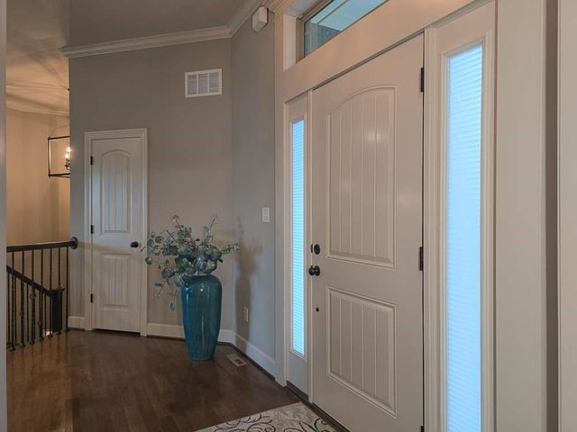 1696 NE Parkwood Drive, Lee's Summit, MO 64064