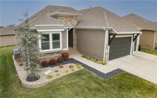 1696 NE Parkwood Drive, Lee's Summit, MO 64064