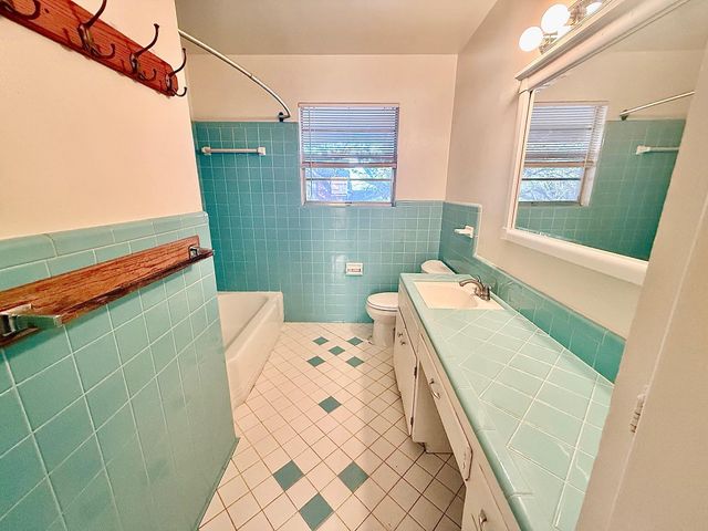 2411 S 5th ST 6, Austin, TX 78704