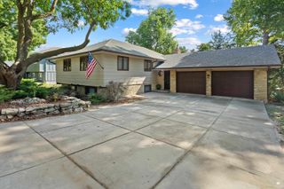 1820 Denholm Drive, Manhattan, KS 66503