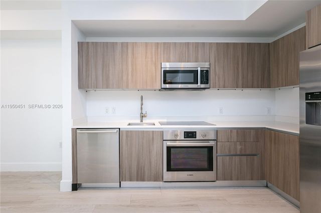 201 SW 17th Rd 303, Miami, FL 33129