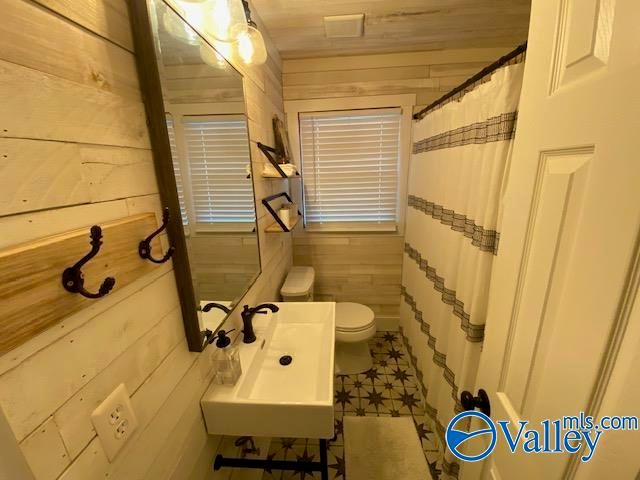 1236 Oshaughnessy Avenue NE, Huntsville, AL 35801