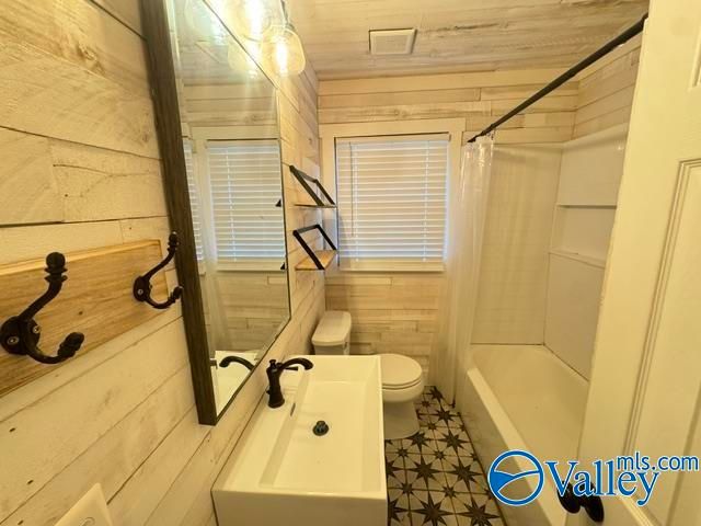 1236 Oshaughnessy Avenue NE, Huntsville, AL 35801