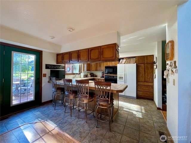 14 Hahn Road, Omak, WA 98841