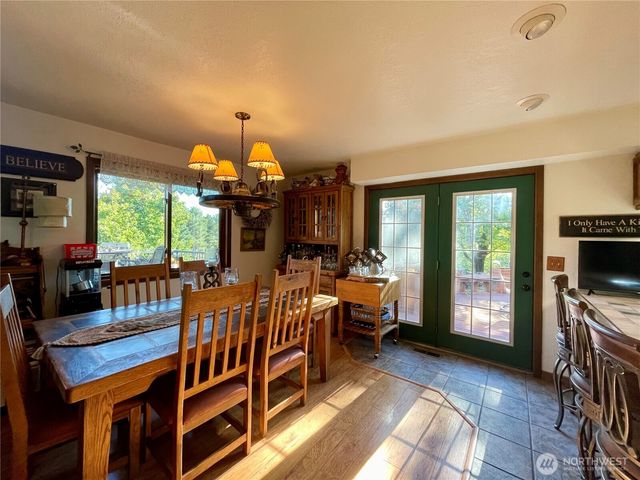 14 Hahn Road, Omak, WA 98841