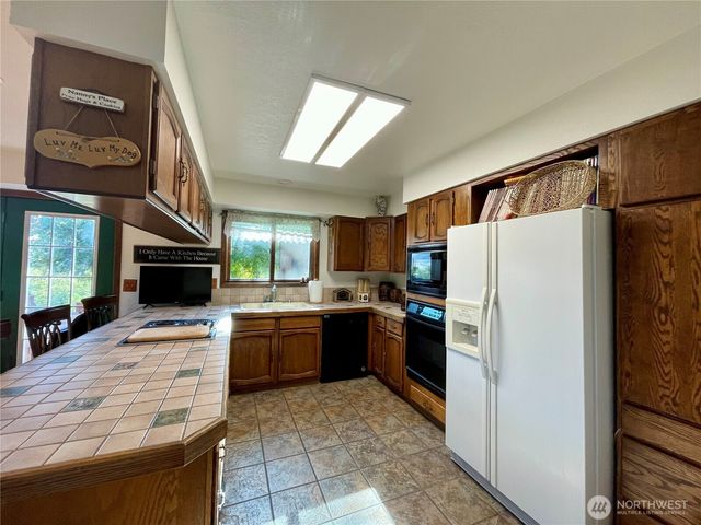 14 Hahn Road, Omak, WA 98841