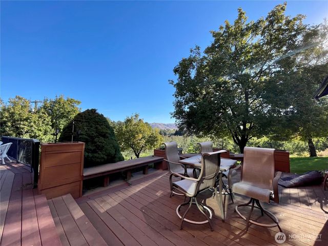 14 Hahn Road, Omak, WA 98841