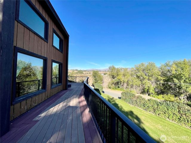 14 Hahn Road, Omak, WA 98841