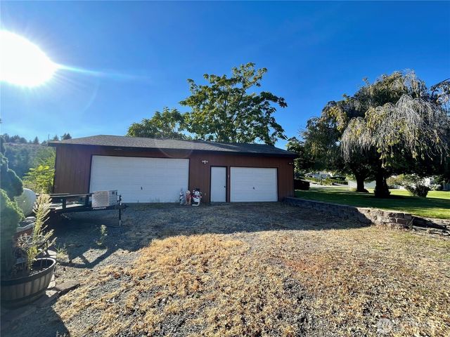 14 Hahn Road, Omak, WA 98841