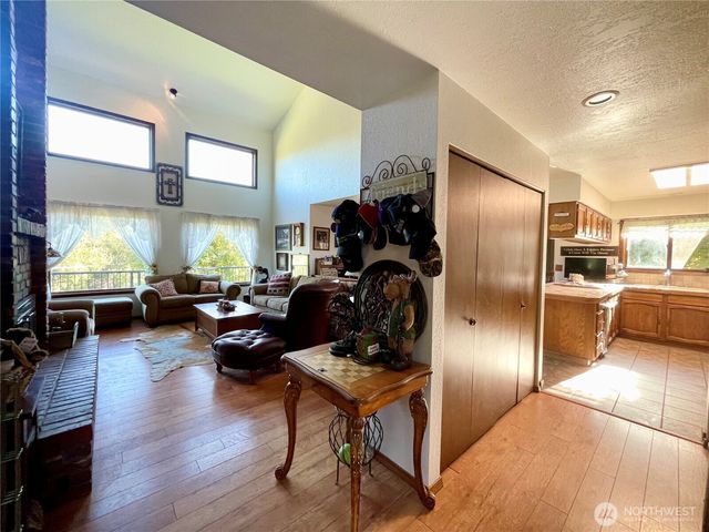 14 Hahn Road, Omak, WA 98841