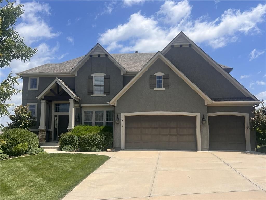 19718 W 94th Terrace, Lenexa, KS 66220