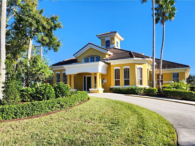 5045 Fairways Circle D201, Vero Beach, FL 32967