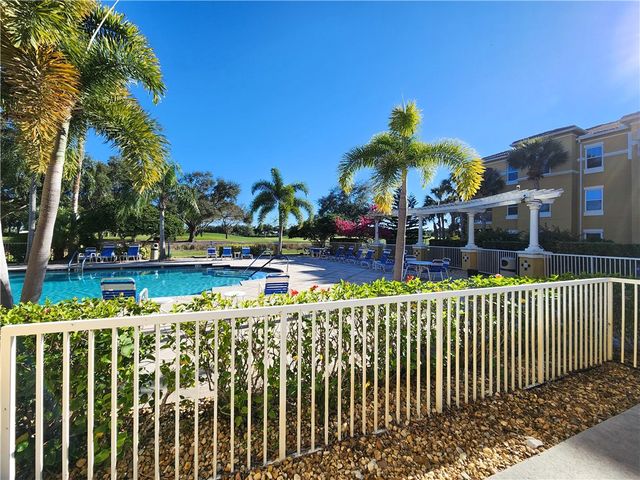 5045 Fairways Circle D201, Vero Beach, FL 32967