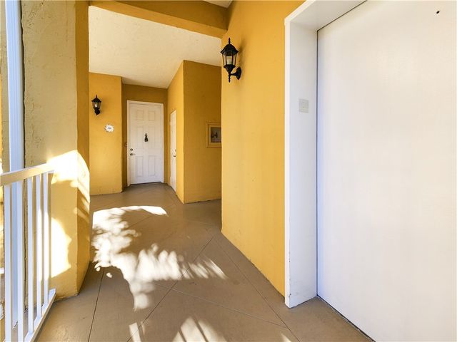 5045 Fairways Circle D201, Vero Beach, FL 32967