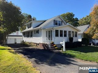 92 Chamberlain Place, Midland Park, NJ 07432