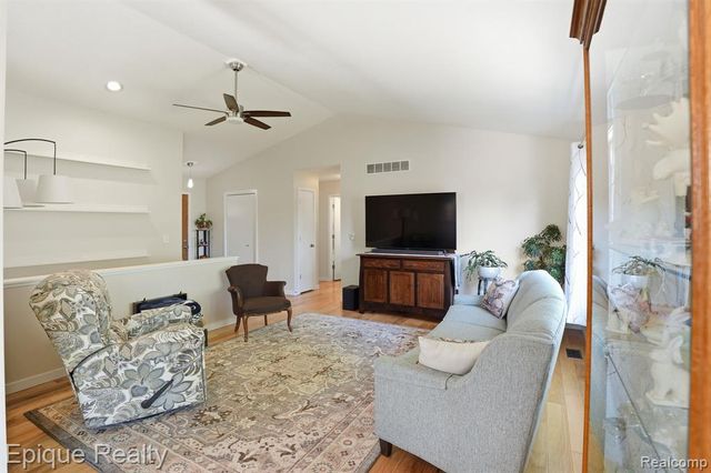 9269 Northwind Drive, Zeeland, MI 49464