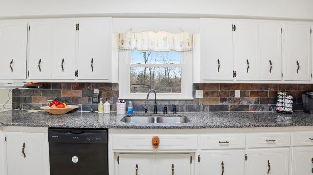 509 Twelve Oaks Rd, Tullahoma, TN 37388