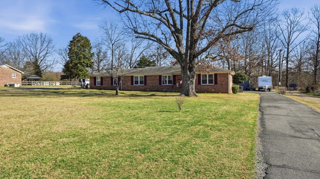 509 Twelve Oaks Rd, Tullahoma, TN 37388