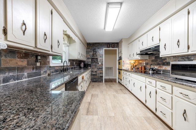 509 Twelve Oaks Rd, Tullahoma, TN 37388