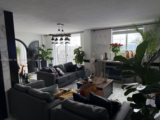 1800 NW 24th Ave 1004, Miami, FL 33125