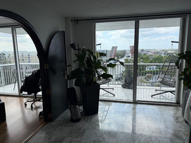 1800 NW 24th Ave 1004, Miami, FL 33125