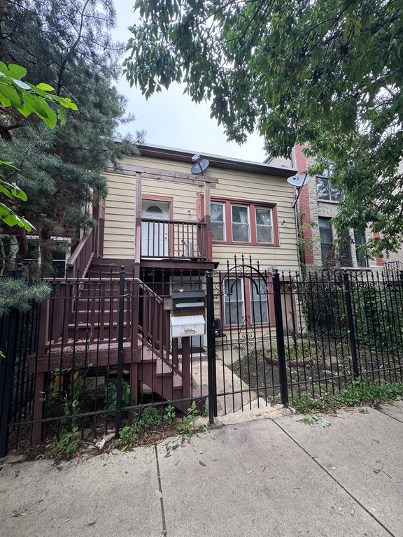 1940 W Huron Street, Chicago, IL 60622