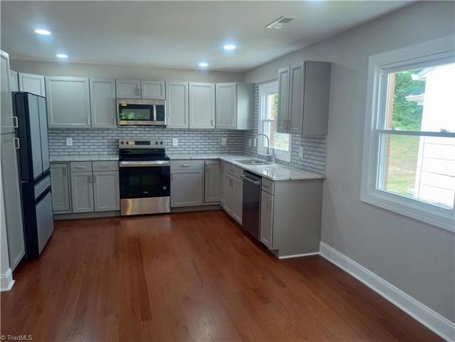 1008 E Side Drive, Greensboro, NC 27406