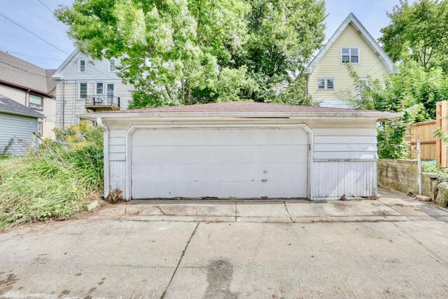 2851 S Lenox STREET, Milwaukee, WI 53207
