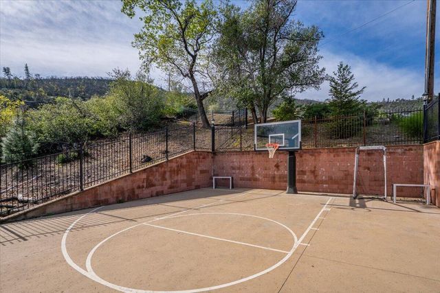 15202 Ledgewood Drive, Redding, CA 96001