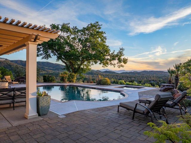 15202 Ledgewood Drive, Redding, CA 96001