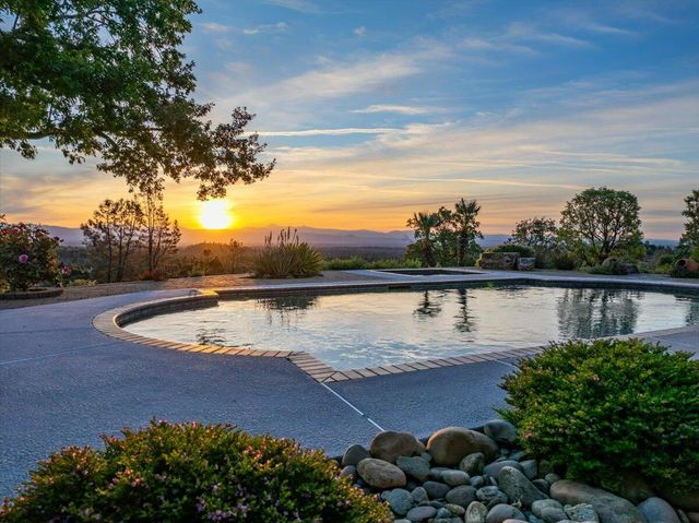 15202 Ledgewood Drive, Redding, CA 96001
