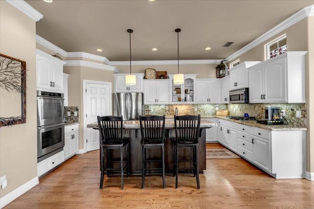 15202 Ledgewood Drive, Redding, CA 96001