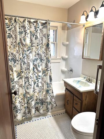 2557 N 59th STREET, Milwaukee, WI 53210