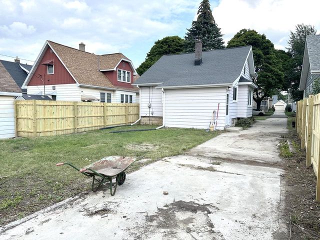 2557 N 59th STREET, Milwaukee, WI 53210