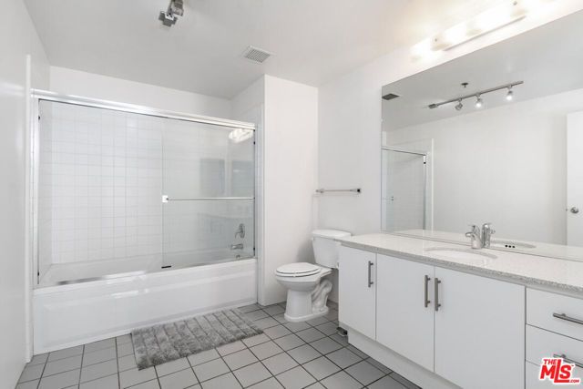 330 W 11th Street 607, Los Angeles, CA 90015