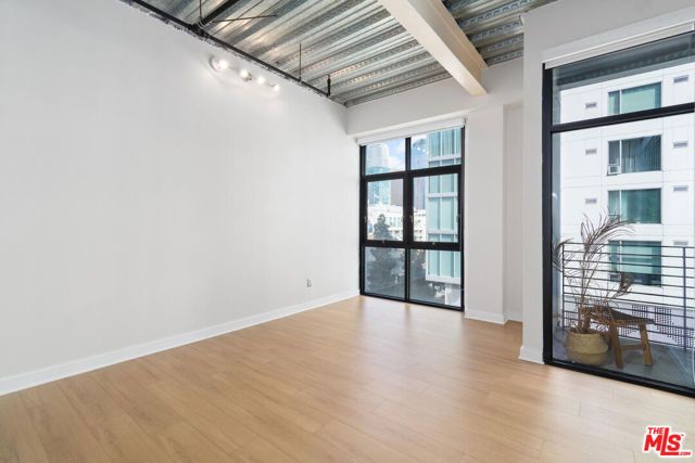 330 W 11th Street 607, Los Angeles, CA 90015