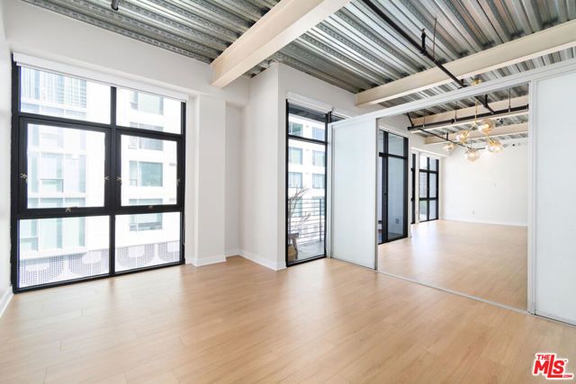 330 W 11th Street 607, Los Angeles, CA 90015