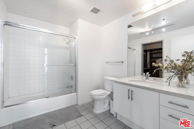 330 W 11th Street 607, Los Angeles, CA 90015